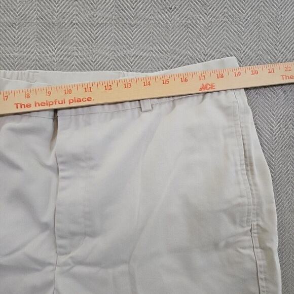 Roundtree Yorke Shorts Size 40 Travel Smart 100% Cotton Khaki Flat Front EZ Care - Picture 3 of 11